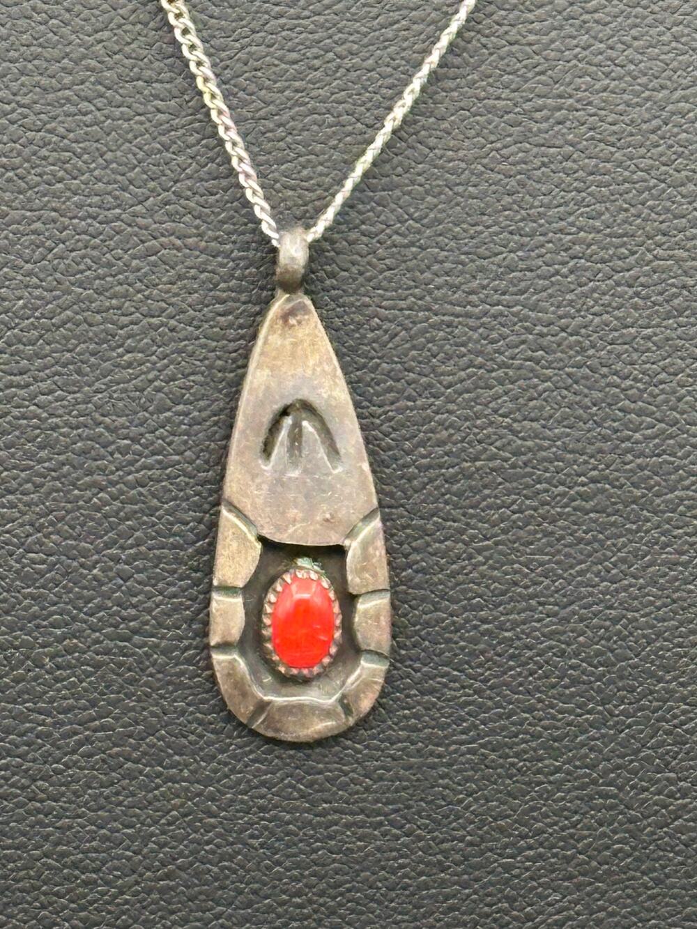 Vintage Navajo Sterling Silver Teardrop Coral Pendant Necklace Size 18